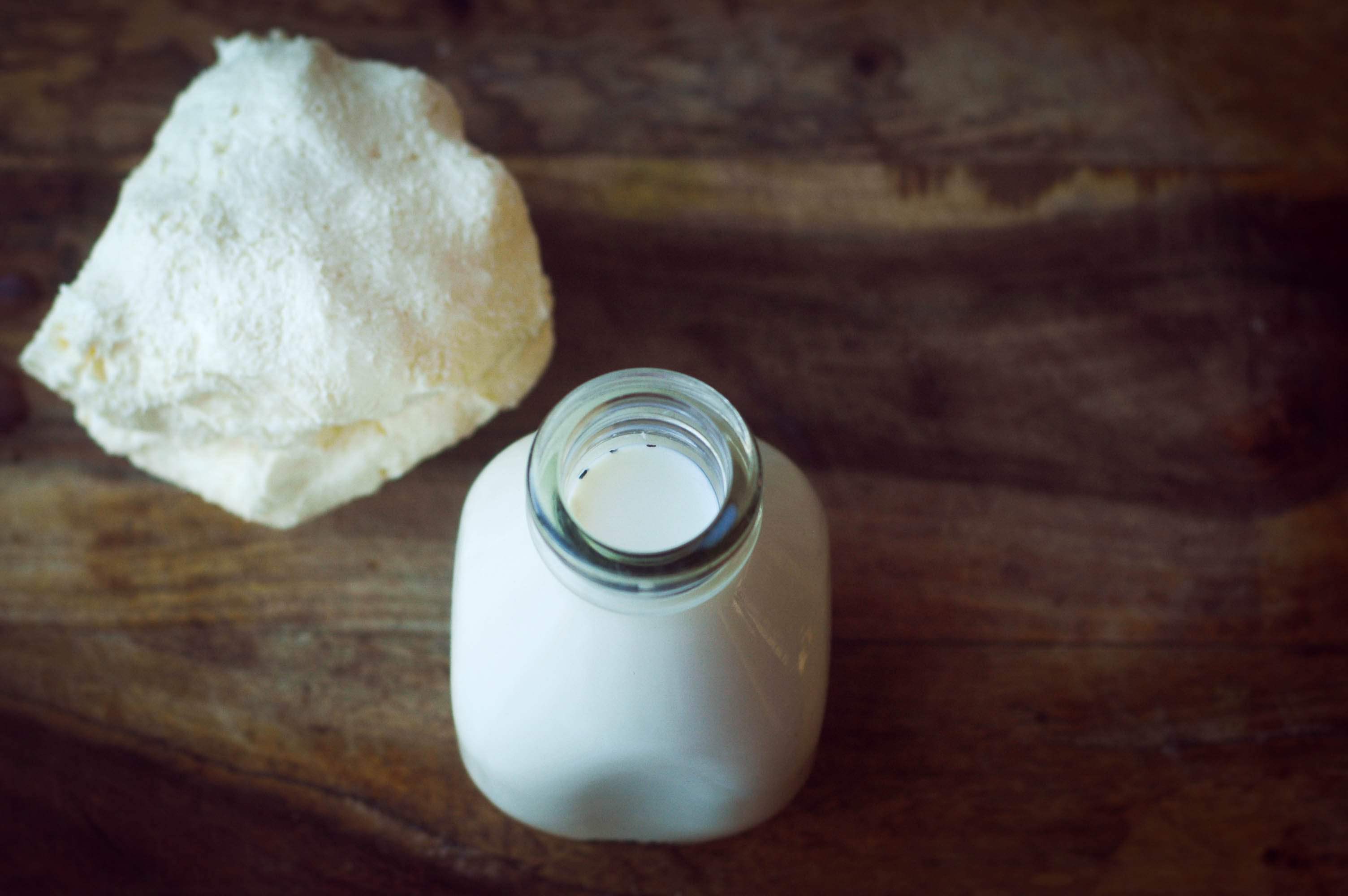 What does buttermilk taste like?